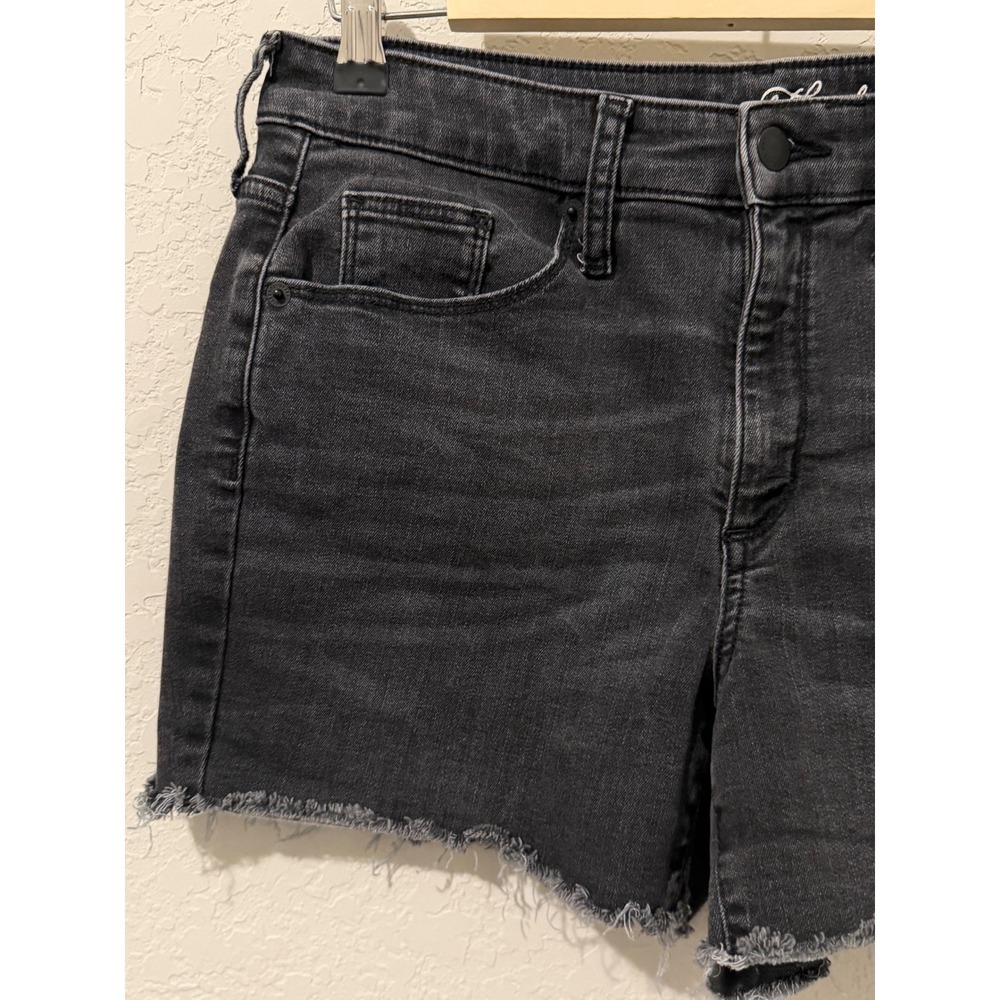 Universal Thread Womens High Rise Midi Denim Shorts Black Frayed Hem Size 8/29 - Picture 2 of 7